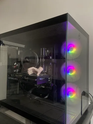 PC GAMER: RTX4060, RAZEN 5 5600x, 16GB DE RAM, SSD 512GB, B550M K.