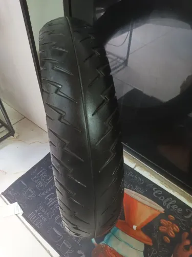 Vendo pneu dianteiro para moto 110/70/17