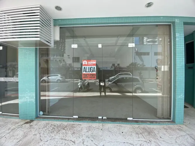 Sala Comercial térrea no Centro de Balneário Camboriú para locação anual