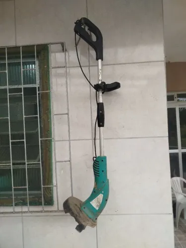 Roçadeira elétrica