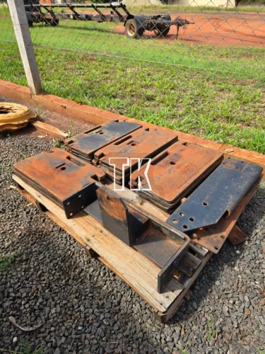 cod. 1236 CONJUNTO DE PESOS COM SUPORTE E LATERAL VALTRA - Tk Tratores Nova Andradina-MS