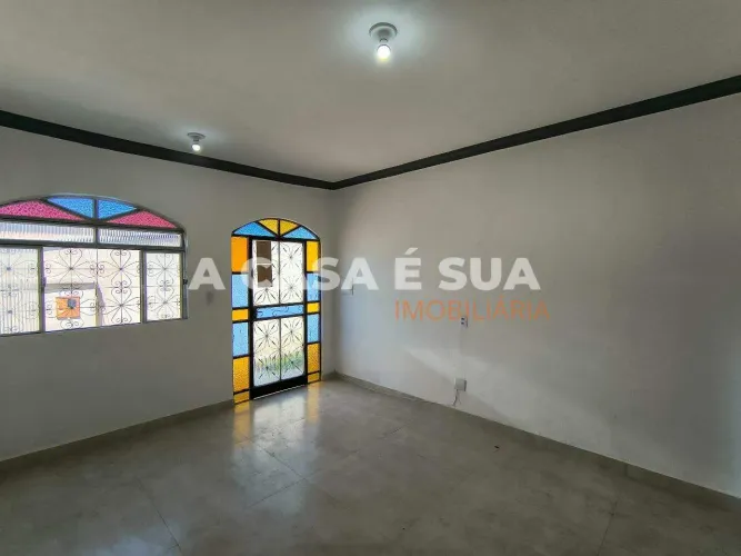 Casa residencial com 3 quartos e quintal para aluguel em Betim