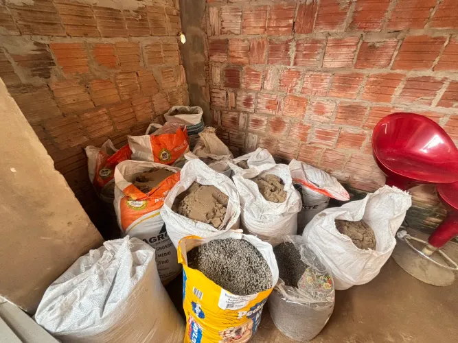 Vende-se areia e brita