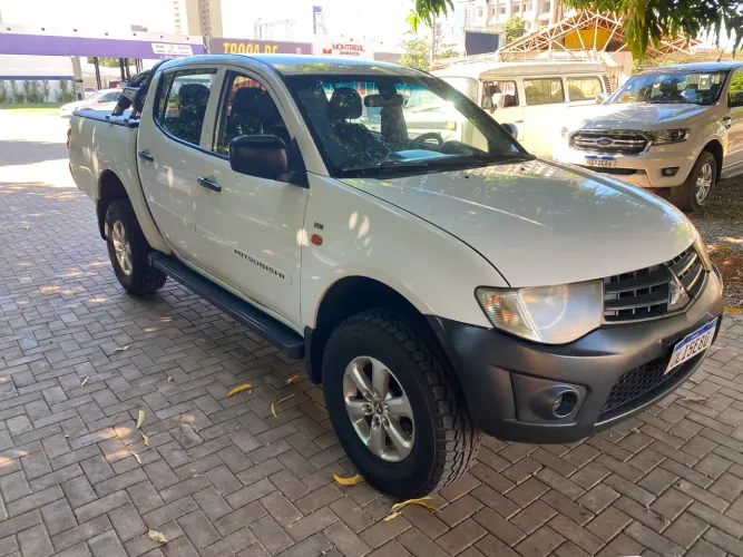 Mitsubishi L200 Triton GL 3.2 CD TB Int. Dies. Mec. 2015