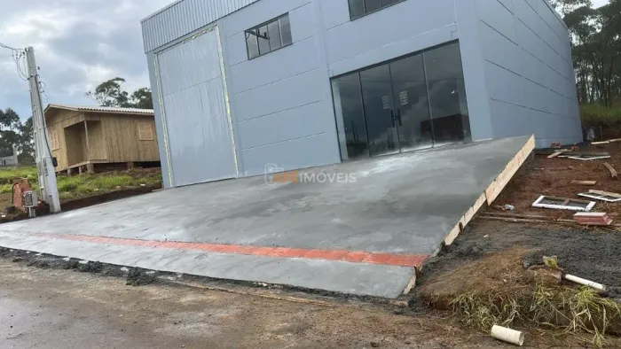 Pavilhão Comercial com Mezanino para Alugar no Bairro LIRI em Içara