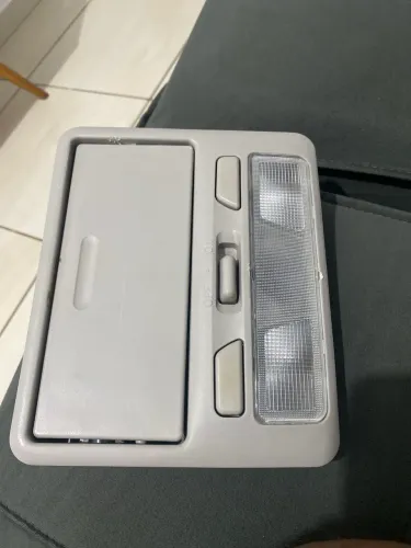 Luz de teto com porta óculos l200 triton 2015