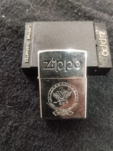 Isqueiro zippo (capa)