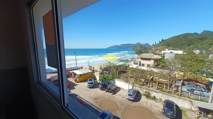 Cobertura com 2 quartos (1 suíte), financiável, em Condomínio "pé na areia", Porto da Maré