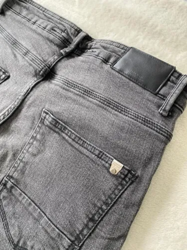 Calça ZARA Premium Denim Regular Fit - TAM 38 [NOVA/NUNCA USADA]