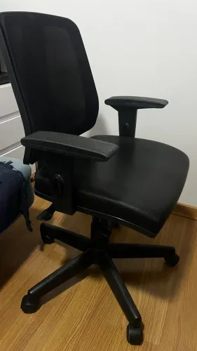 Cadeira giratória ergonômica