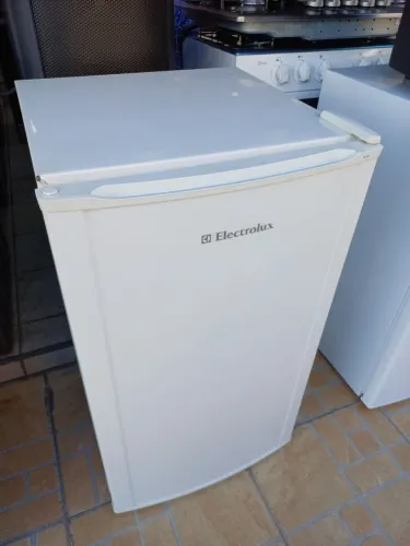 Frigobar Electrolux RE120
