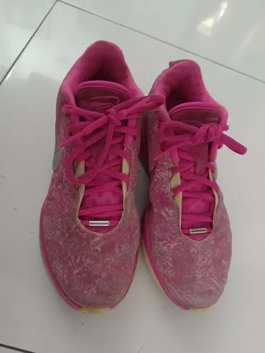 Tênis LeBron XXI