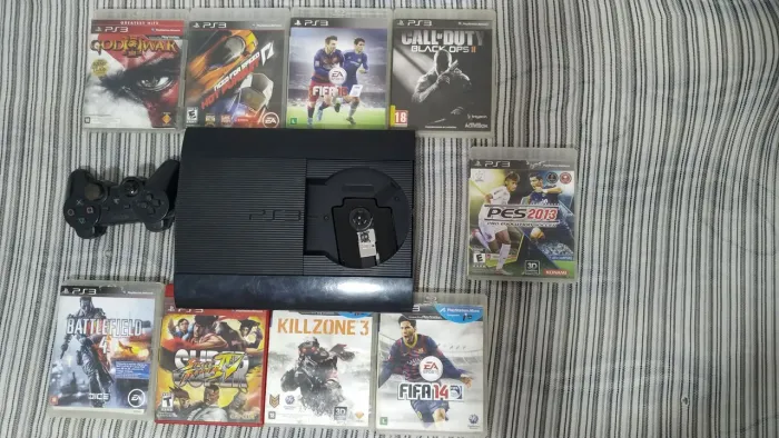 PlayStation 3 super slim com defeito + jogos 