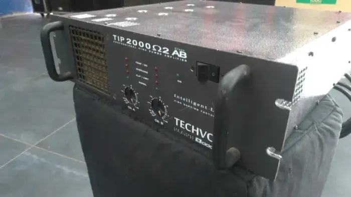 Amplificador TIP 2.000