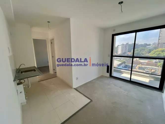 Studio na calçada do Metrô