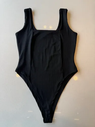 Body canelado preto