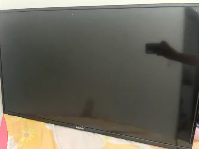 Televisão 40 polegadas, quebrada para reutilizar peças