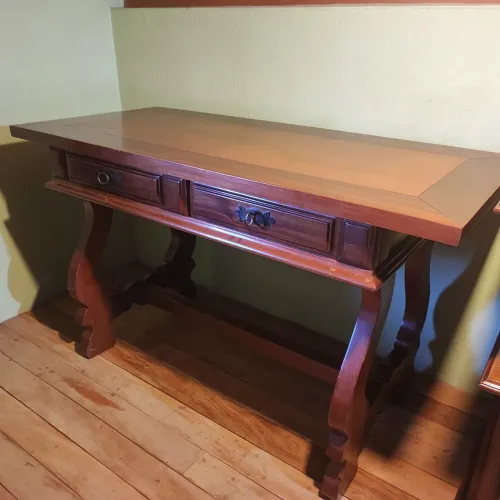 Mesa de mogno estilo colonial