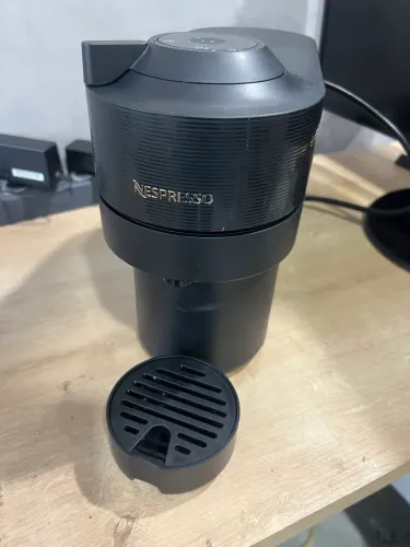 CAFETEIRA NESPRESSO Vertuo Pop Preto Clássico 110V