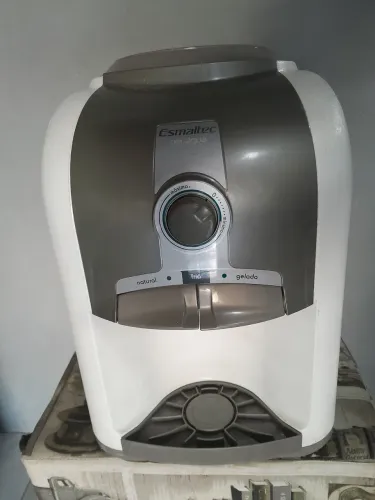 Gelagua de mesa Esmaltec