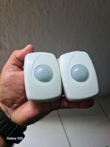 Vendo esses dois sensores de presença