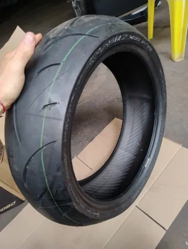 Pneu Dunlop 190/50 r17. Novo