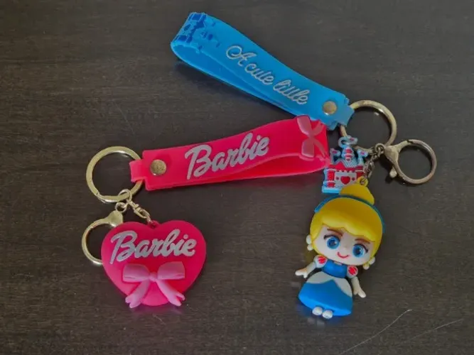 Kit 2 Chaveiros. Cinderella E Barbie. Usados!