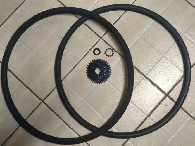 Cassete Shimano Acera Hyperglide 8v e Pneus Pirelli Tornado Alfa 700x25c