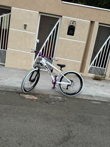 Gios Branca e Roxa