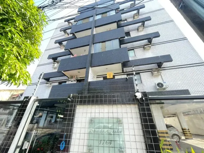 Vende-se apartamento no Edifício Praia do Arpoador