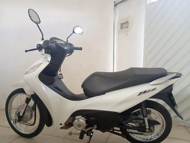 Moto nova em perfeito estado, ipva pago ,so comprar e rodar.