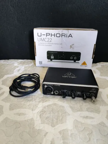 Placa de áudio UMC 22 Behringer (Interface de áudio com Preamp MIDAS) 2X2