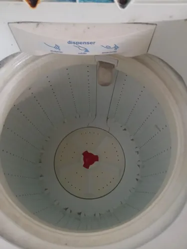 Máquina de lavar roupa DAKO quebrada.