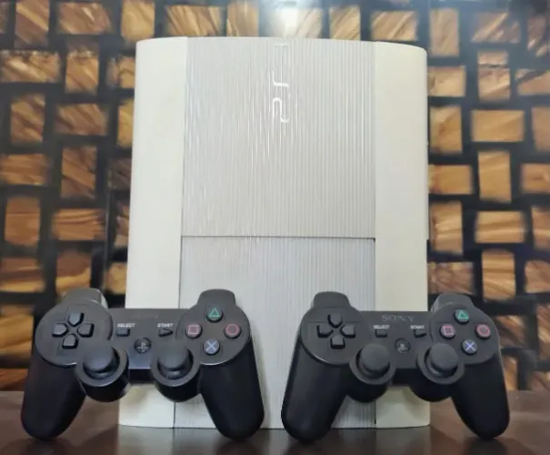 PlayStation 3 super slim BRANCO