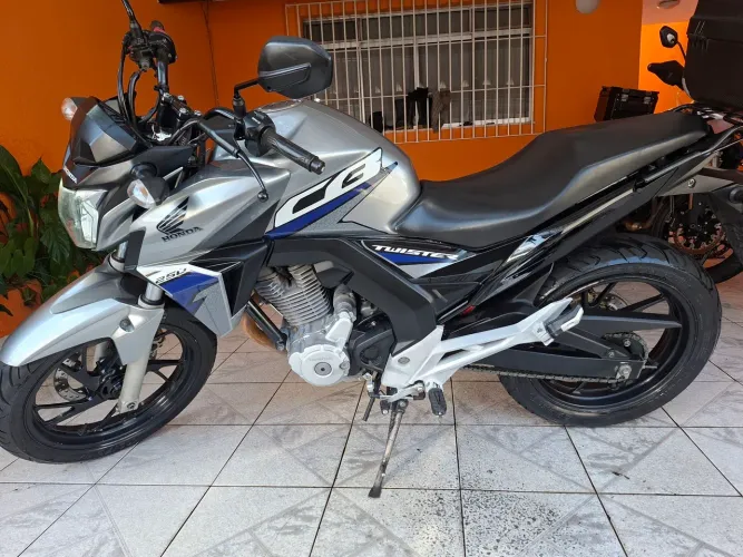 CB 250F Twister Prata 2018