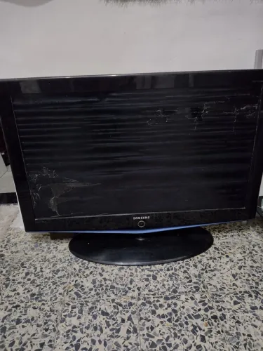 Televisão quarenta polegadas com defeito 