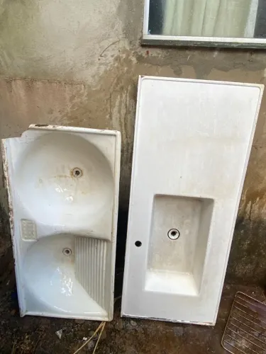 Vendo uma pia e um tanque
