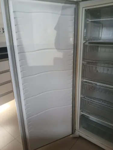 OFreezer consul semi novo 260 litros