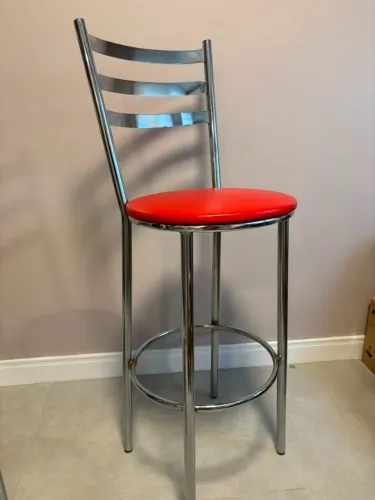 Banqueta alta vermelha