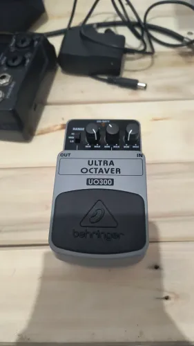 Pedal octaver Berhinger 