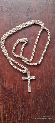Cordão com crucifixo DE PRATA BANHADA ,qualidade premium
