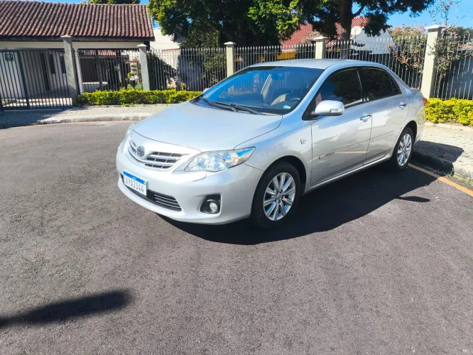 Toyota Corolla Altis 2.0 Flex 16V Aut. 2014