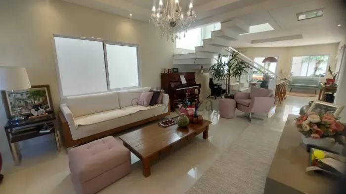 Oportunidade - Casa em Condomínio - Floradas da Serra - 4 suítes - Urbanova - 240m².
