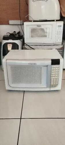Microondas Electrolux 31 litros com garantia de 90 dias.