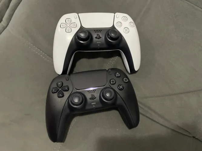 Vendo ps5 com 2 controles 