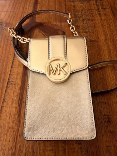 Porta celular mickel kors