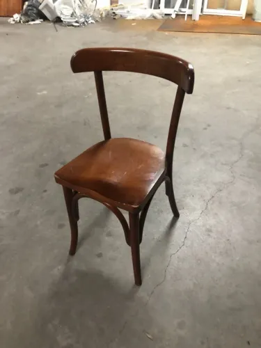 Cadeira Thonart Seminova