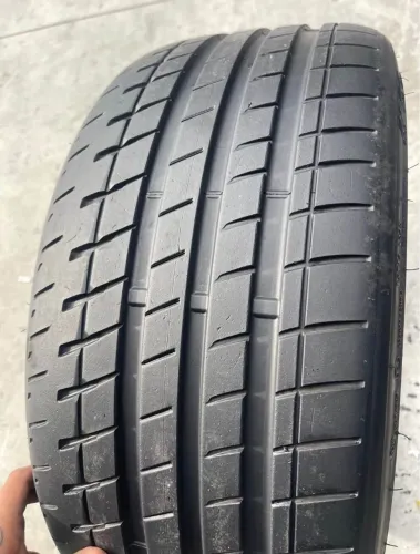 Pneu Bridgestone Potenza RE050 245/40 R19 Semi Novo