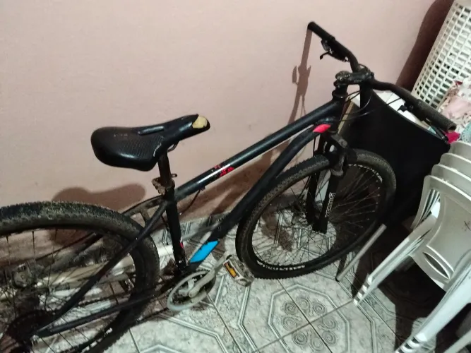 Vende se uma bicicleta 
