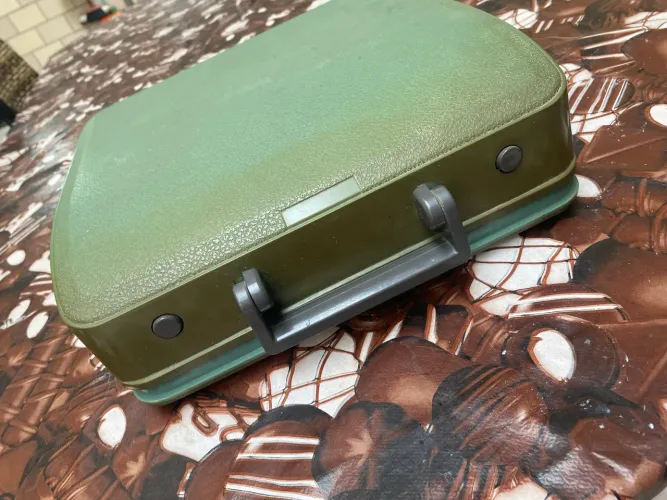 Máquina de Datilografia Olivetti Lettera 82 Verde c/ Estojo